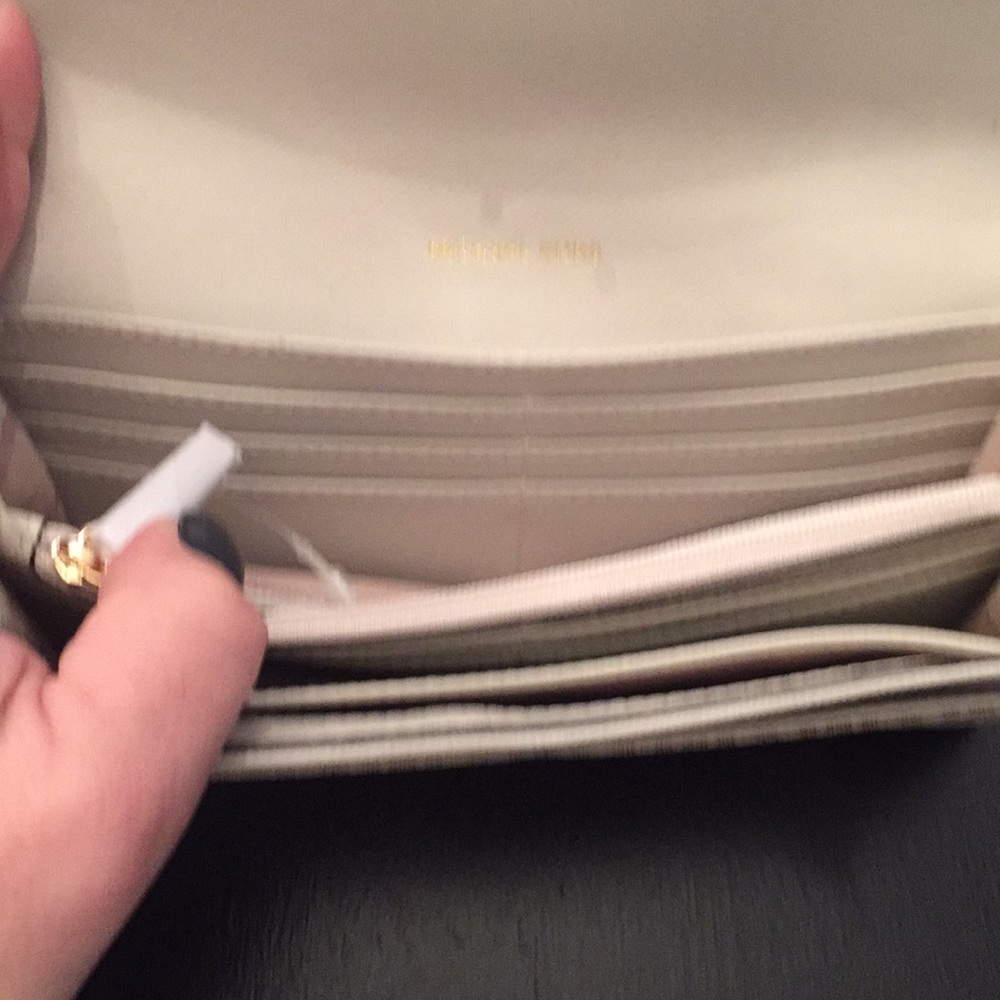 New Michael Kors wallet - Picture 4 of 7